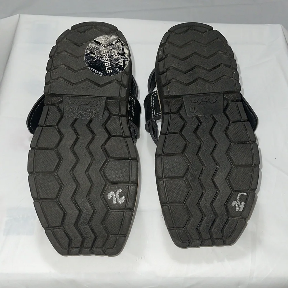 Bata boys size 10 sandal- like new condition- fully reversible - Picture 5 of 5